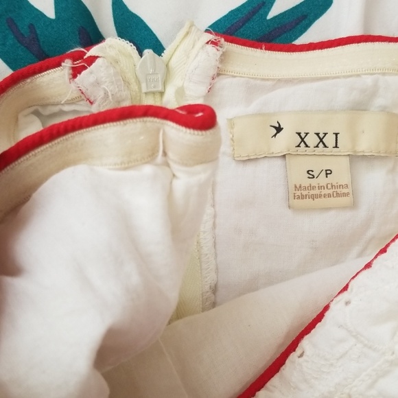 Forever 21 Strapless Eyelet Top - Picture 3 of 4